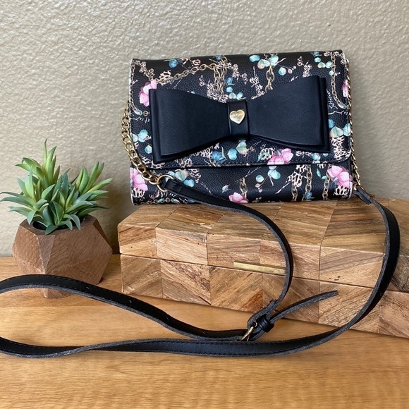 Betsey Johnson Handbags - BETSEY Johnson Black Floral Xodani Wallet/Bag